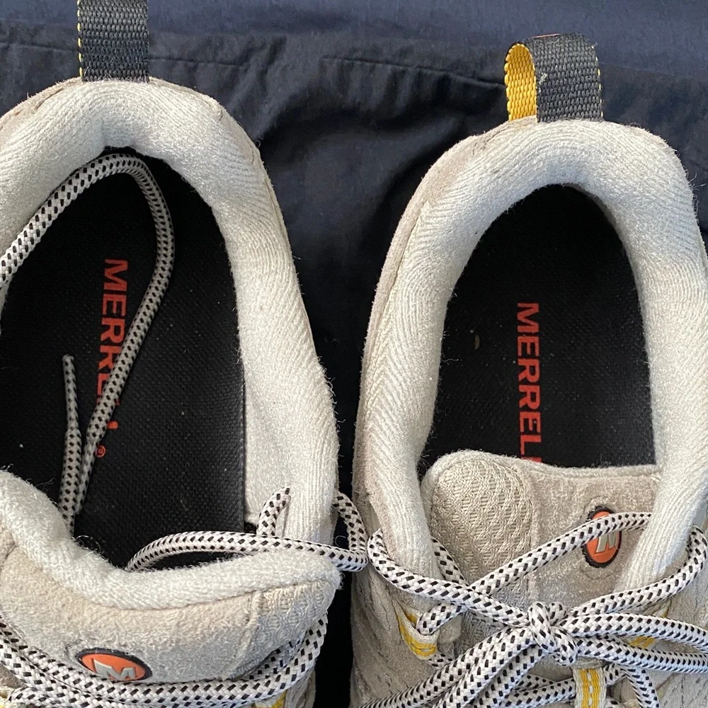 Merrell Moab Tan and Black Outdoor Shoes - Picture 2 of 9